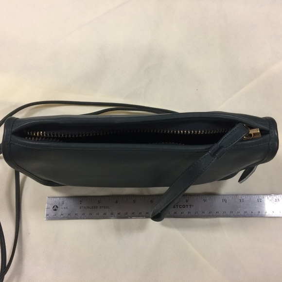 Stunning hunter green coach leather Crossbody - Picture 3 of 8